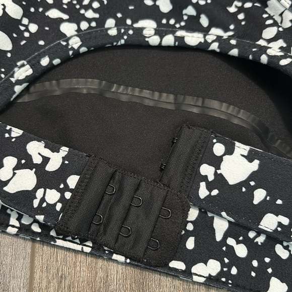 Fabletics Sylvia Bra in Sandstorm - Picture 5 of 8